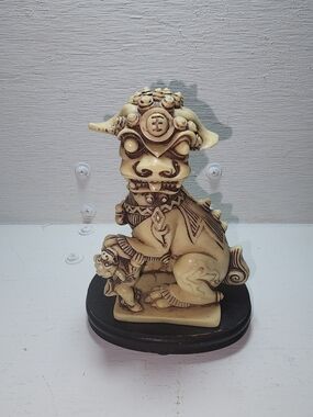 Ornate Ivory-Colored Carved Resin Foo Dog With Child Sculpture - Home Art Accent